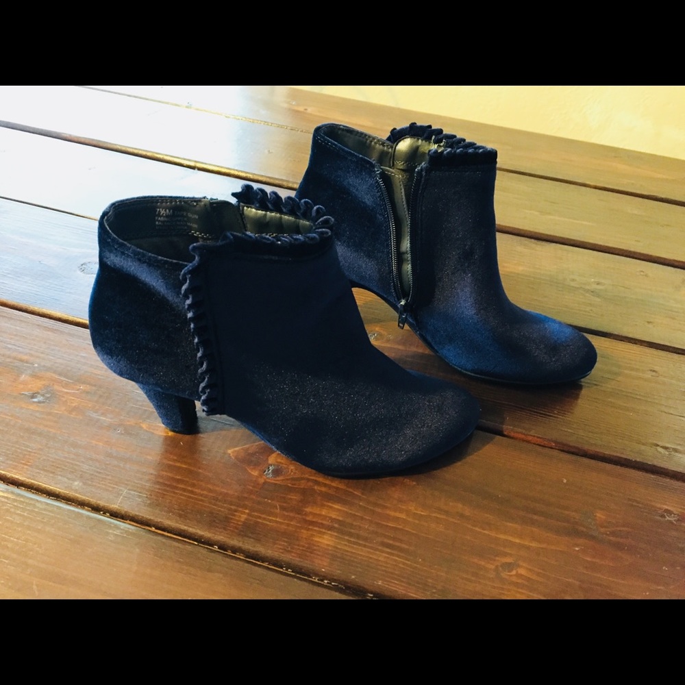Blue Velvet Ruffle Booties 💫- never worn